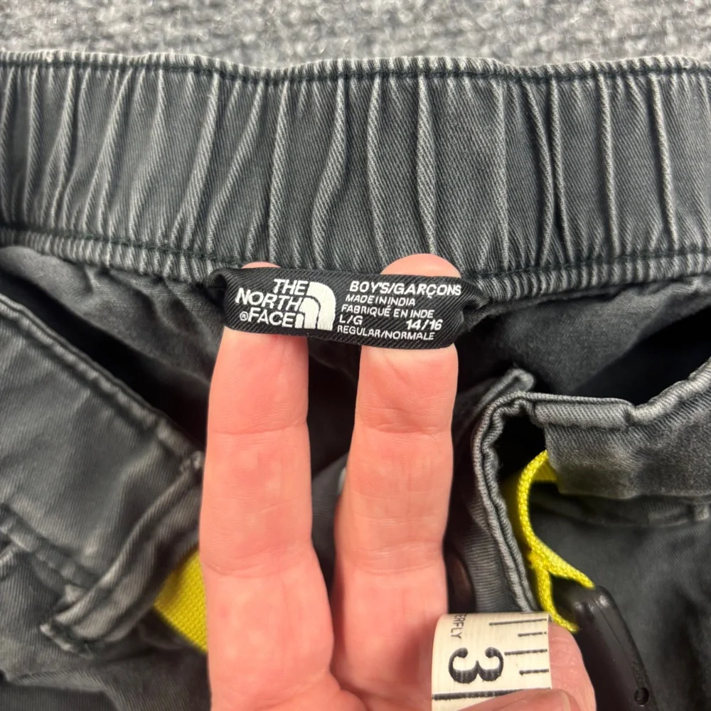 THE NORTH FACE Boys Grey Khaki Shorts w/Belt size: Large 14/16